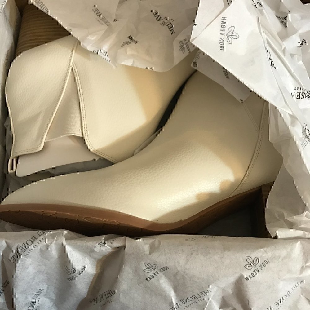 NWT Melrose Ave White Size 11 Boots